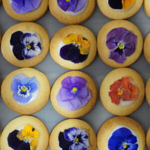 エディブルフラワーチョコレートクッキーサンド